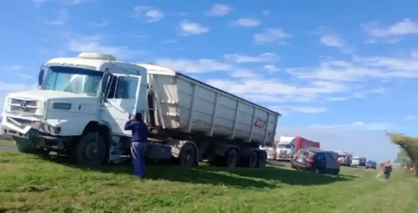 Tragedia en Ruta 34: dos hombres fallecidos tras un choque entre un camión y un auto en Centeno Tragedia en Ruta 34: dos hombres fallecidos tras un choque entre un camión y un auto en Centeno