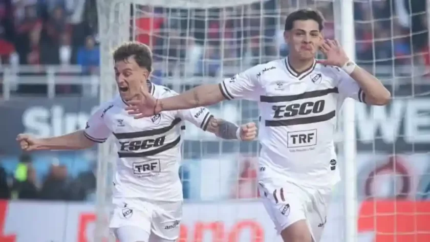 Platense eliminó a San Lorenzo y jugará la final del Apertura ante Huracán Platense eliminó a San Lorenzo y jugará la final del Apertura ante Huracán