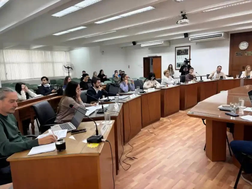 Reunión entre concejales y funcionarios para abordar la intervención de veredas del microcentro Reunión entre concejales y funcionarios para abordar la intervención de veredas del microcentro