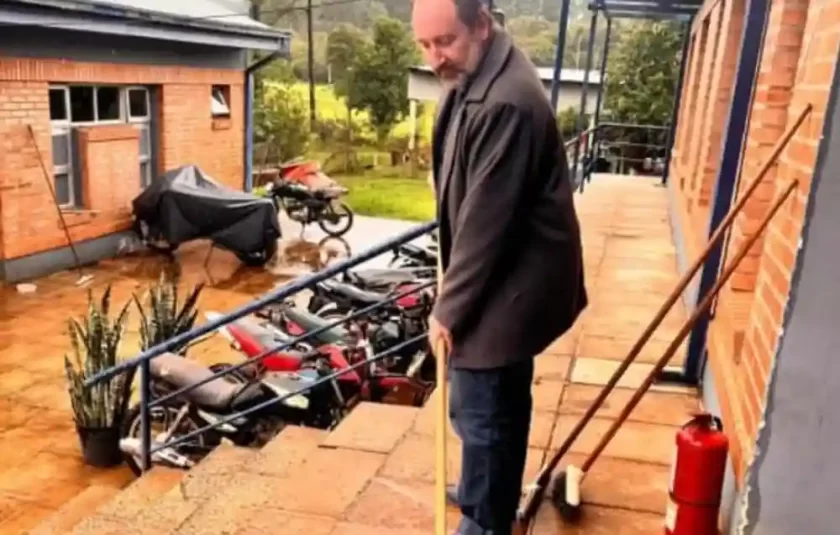 Polémica en Misiones: Tras criticar al Gobierno, el capellán de la Policía fue reubicado en una comisaría Polémica en Misiones: Tras criticar al Gobierno, el capellán de la Policía fue reubicado en una comisaría