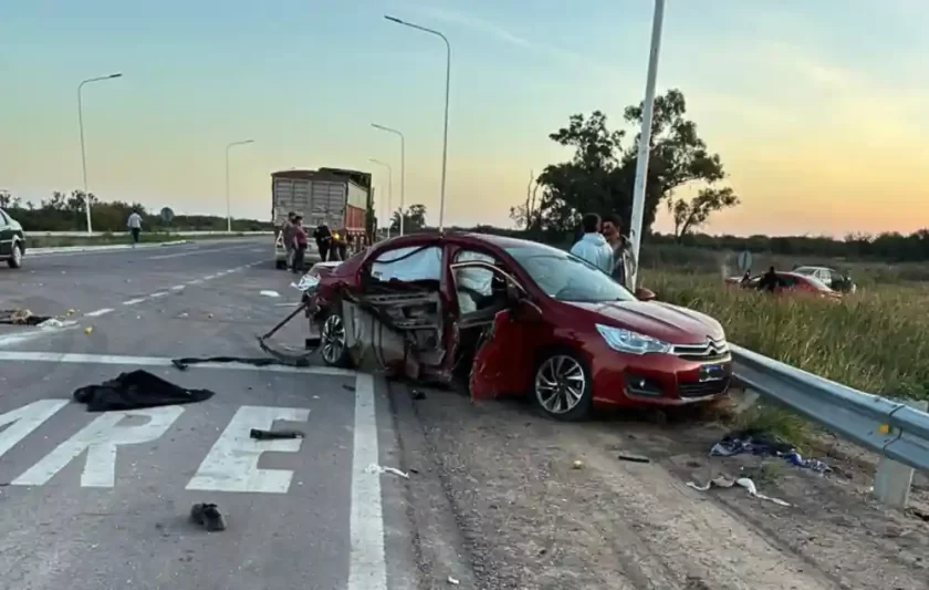 Tragedia vial en Ruta 2 y Ruta 39: un muerto y varios heridos graves tras un violento choque Tragedia vial en Ruta 2 y Ruta 39: un muerto y varios heridos graves tras un violento choque