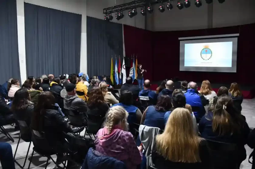 Gran convocatoria para capacitación en Símbolos Nacionales y Ceremonia de la Bandera Gran convocatoria para capacitación en Símbolos Nacionales y Ceremonia de la Bandera