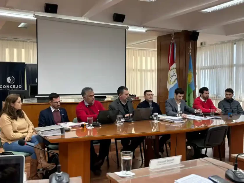 Funcionarios presentaron el Informe de gestión en el Concejo Municipal Funcionarios presentaron el Informe de gestión en el Concejo Municipal