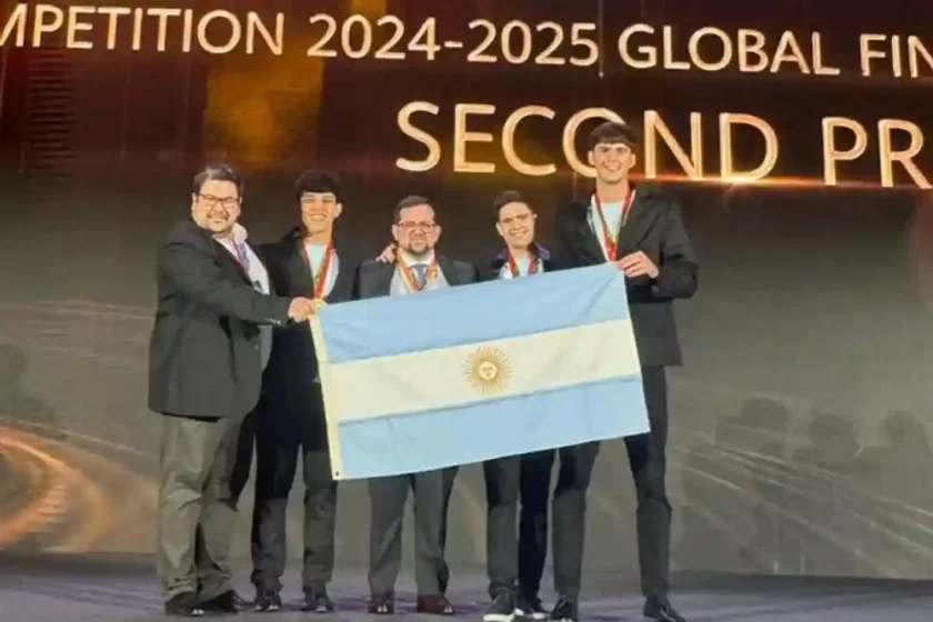 Talentos rafaelinos brillan en China: Estudiantes de la UNRaf logran el segundo puesto en competencia mundial de Huawei Talentos rafaelinos brillan en China: Estudiantes de la UNRaf logran el segundo puesto en competencia mundial de Huawei
