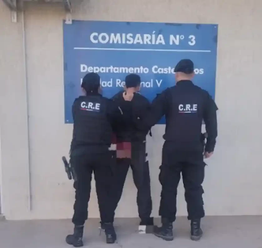 Sunchales: Detuvieron a un hombre con dos pedidos de captura tras intentar evadir a la policía Sunchales: Detuvieron a un hombre con dos pedidos de captura tras intentar evadir a la policía