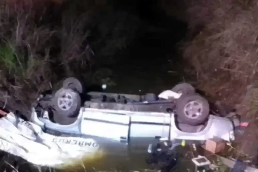 Tragedia en la Ruta 33: Dos muertos y cinco heridos en un vuelco fatal Tragedia en la Ruta 33: Dos muertos y cinco heridos en un vuelco fatal