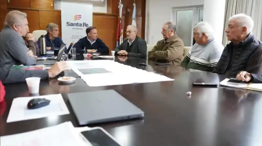 Alcides Calvo junto a los presidentes comunales de Bella Italia y Aurelia se reunieron con el Ministro de Obras Públicas Alcides Calvo junto a los presidentes comunales de Bella Italia y Aurelia se reunieron con el Ministro de Obras Públicas