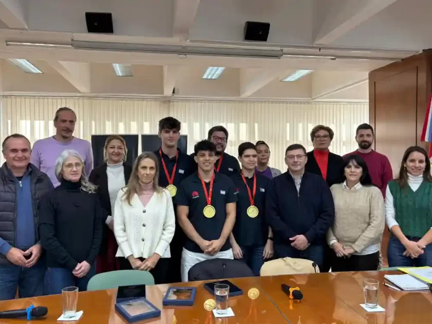 Orgullo rafaelino: los concejales recibieron a los estudiantes de UNRAF que fueron premiados en China Orgullo rafaelino: los concejales recibieron a los estudiantes de UNRAF que fueron premiados en China