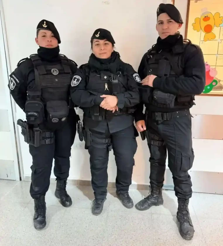 Policías de Rafaela salvaron la vida de una bebé al reanimarla tras dificultades respiratorias Policías de Rafaela salvaron la vida de una bebé al reanimarla tras dificultades respiratorias