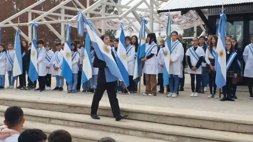 Veteranos de Malvinas tomarán el juramento a la Bandera por primera vez en Rafaela Veteranos de Malvinas tomarán el juramento a la Bandera por primera vez en Rafaela