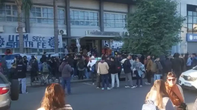 El PJ santafesino se movilizó en apoyo a Cristina Kirchner tras condena de la Corte El PJ santafesino se movilizó en apoyo a Cristina Kirchner tras condena de la Corte