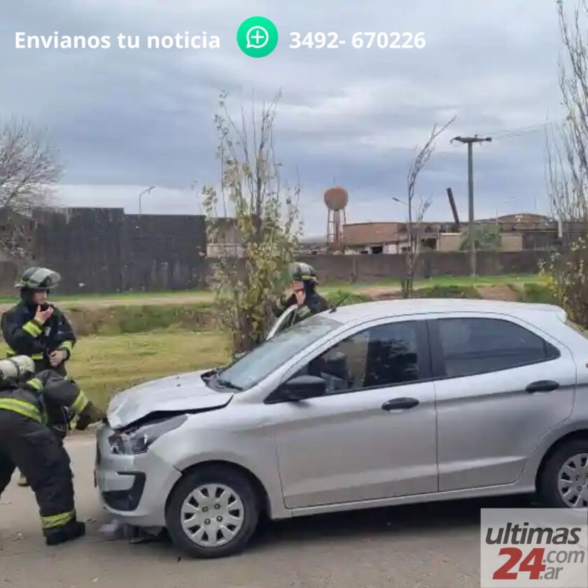 Accidente en La Cañada: Chocaron un ford ka y una renault duster con una joven herida Accidente en La Cañada: Chocaron un ford ka y una renault duster con una joven herida