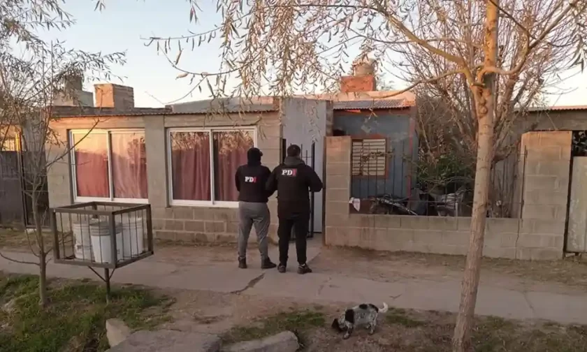 Desbaratan banda de estafadores: Tres detenidos por millonarias defraudaciones con cheques falsos Desbaratan banda de estafadores: Tres detenidos por millonarias defraudaciones con cheques falsos