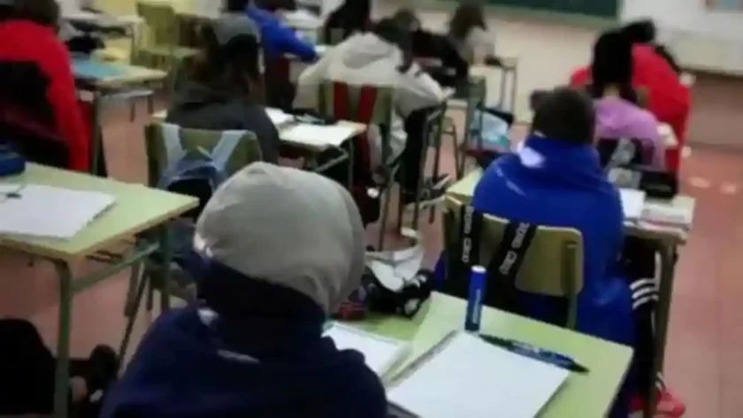 Ola polar: Santa Fe sin clases suspendidas a pesar de temperaturas extremas y críticas de padres Ola polar: Santa Fe sin clases suspendidas a pesar de temperaturas extremas y críticas de padres