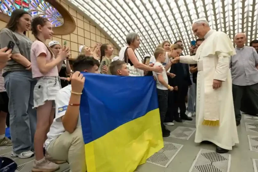 El Papa León XIV comparte enseñanzas de paz y amistad con niños en el Vaticano El Papa León XIV comparte enseñanzas de paz y amistad con niños en el Vaticano
